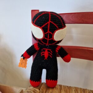 Amigurumi Spiderman fatto all'uncinetto